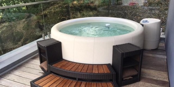 Mini-piscine sur terrasse : poids, charge au m² 