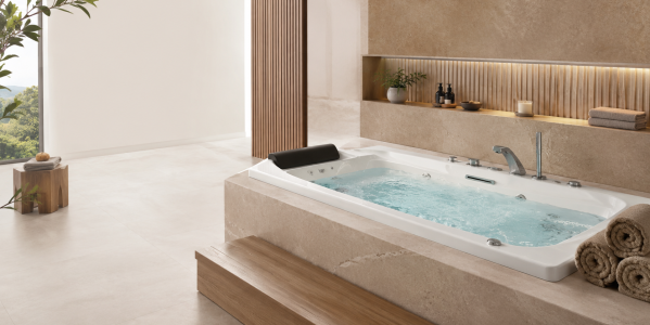 Baignoire à hydromassage encastrée : trappes de visite, entretien et erreurs de chantier